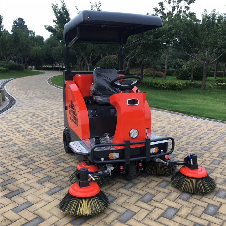  三朋駕駛式清掃車JC1850 吉林市渣土灰塵落葉掃地機(jī)