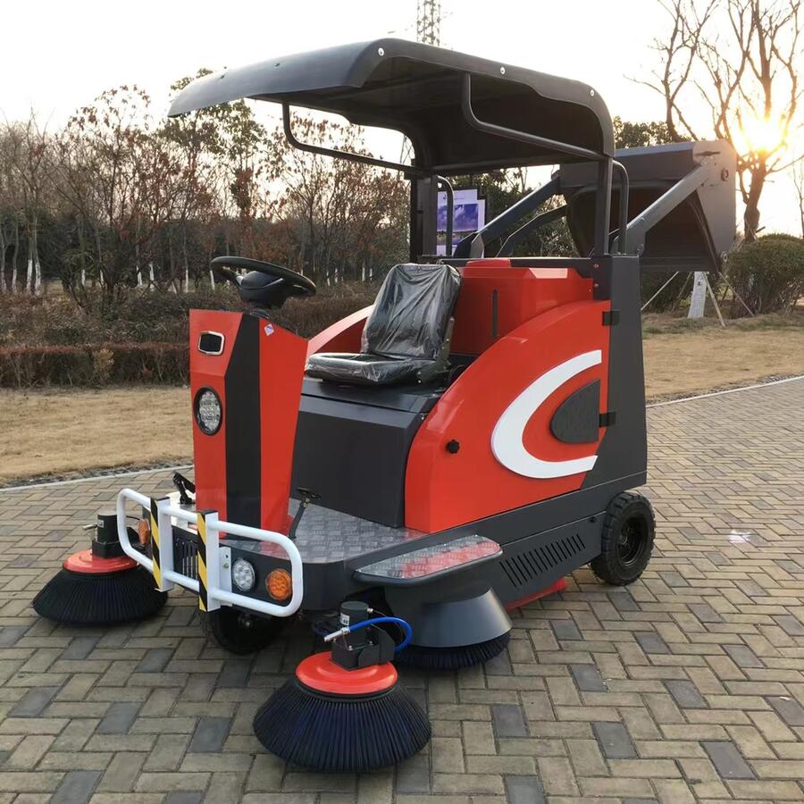 三朋自卸款掃地車1850 張家港工廠物業(yè)保潔清掃車工廠店